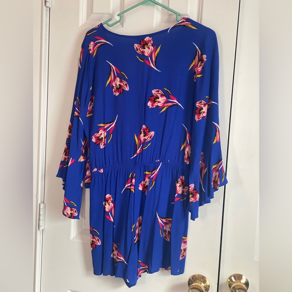 Express Size Medium Blue Floral 3/4 Sleeve Romper Short Rayon Summer - Picture 5 of 5